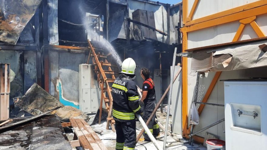 İŞÇİLERİN KONAKLADIĞI KONTEYNERLERDE ÇIKAN YANGIN SÖNDÜRÜLDÜ