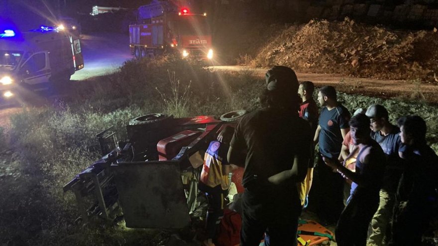 DEVRİLEN FORKLİFTİN ALTINDA SIKIŞAN KİŞİ KURTARILDI