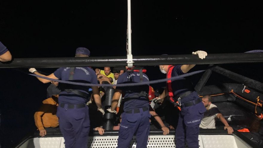 56 DÜZENSİZ GÖÇMEN KURTARILDI