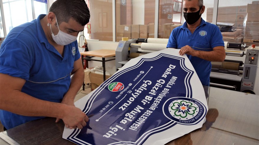 BÜYÜKŞEHİR ÜRETTİĞİ LEVHALARDAN TASARRUF SAĞLADI