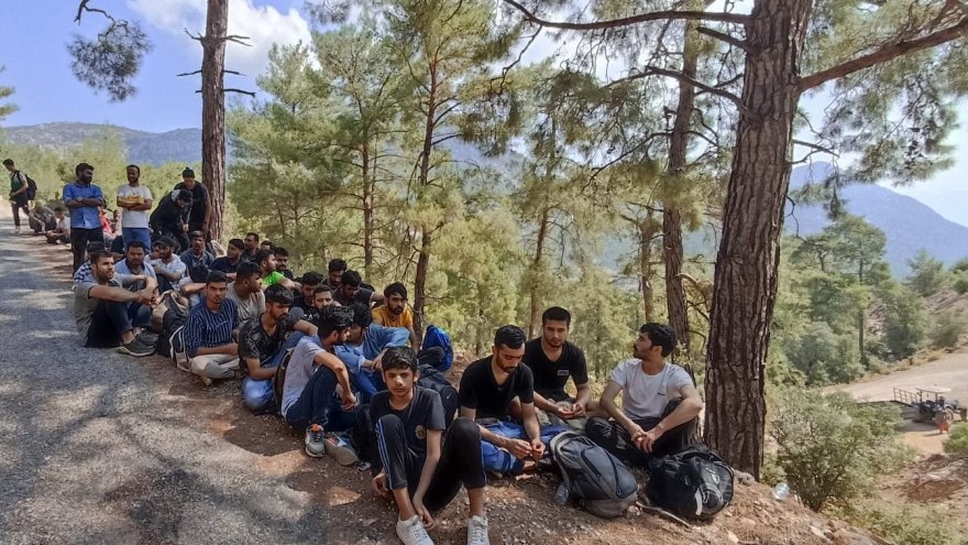 89 DÜZENSİZ GÖÇMEN YAKALANDI