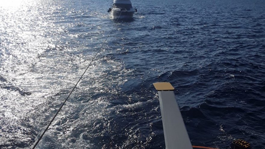 SÜRÜKLENEN TEKNE KURTARILDI