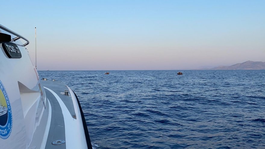 53 DÜZENSİZ GÖÇMEN KURTARILDI