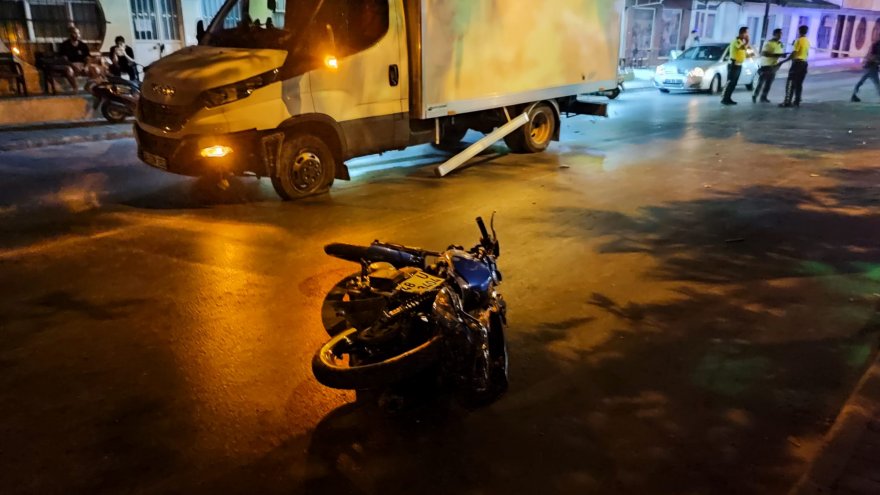 KAMYONETLE ÇARPIŞAN MOTOSİKLETİN SÜRÜCÜSÜ ÖLDÜ
