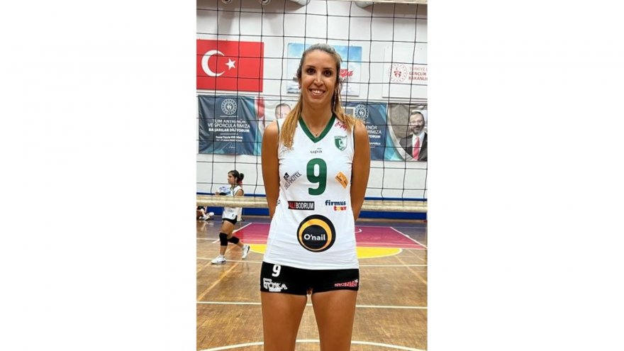 MİLLİ VOLEYBOLCU DENİZ HAKYEMEZ, BODRUMSPOR İLE ANLAŞTI