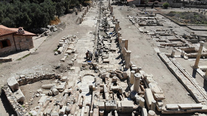 STRATONİKEİA'DA 2 BİN 200 YILLIK KANALİZASYON SİSTEMİ GÜN YÜZÜNE ÇIKARILDI