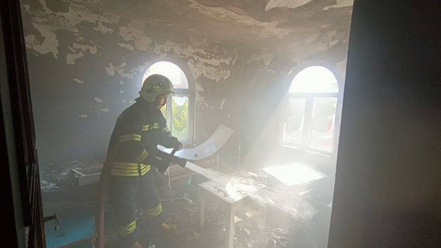 Yangın çıkan ev kullanılamaz hale geldi
