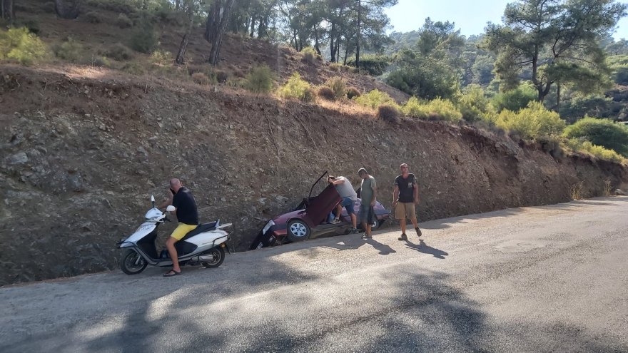 Otomobilin şarampole devrilmesi sonucu 2 çocuk yaralandı