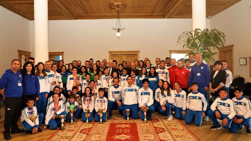 9 AYDA 180 MADALYA VE KUPA KAZANDILAR