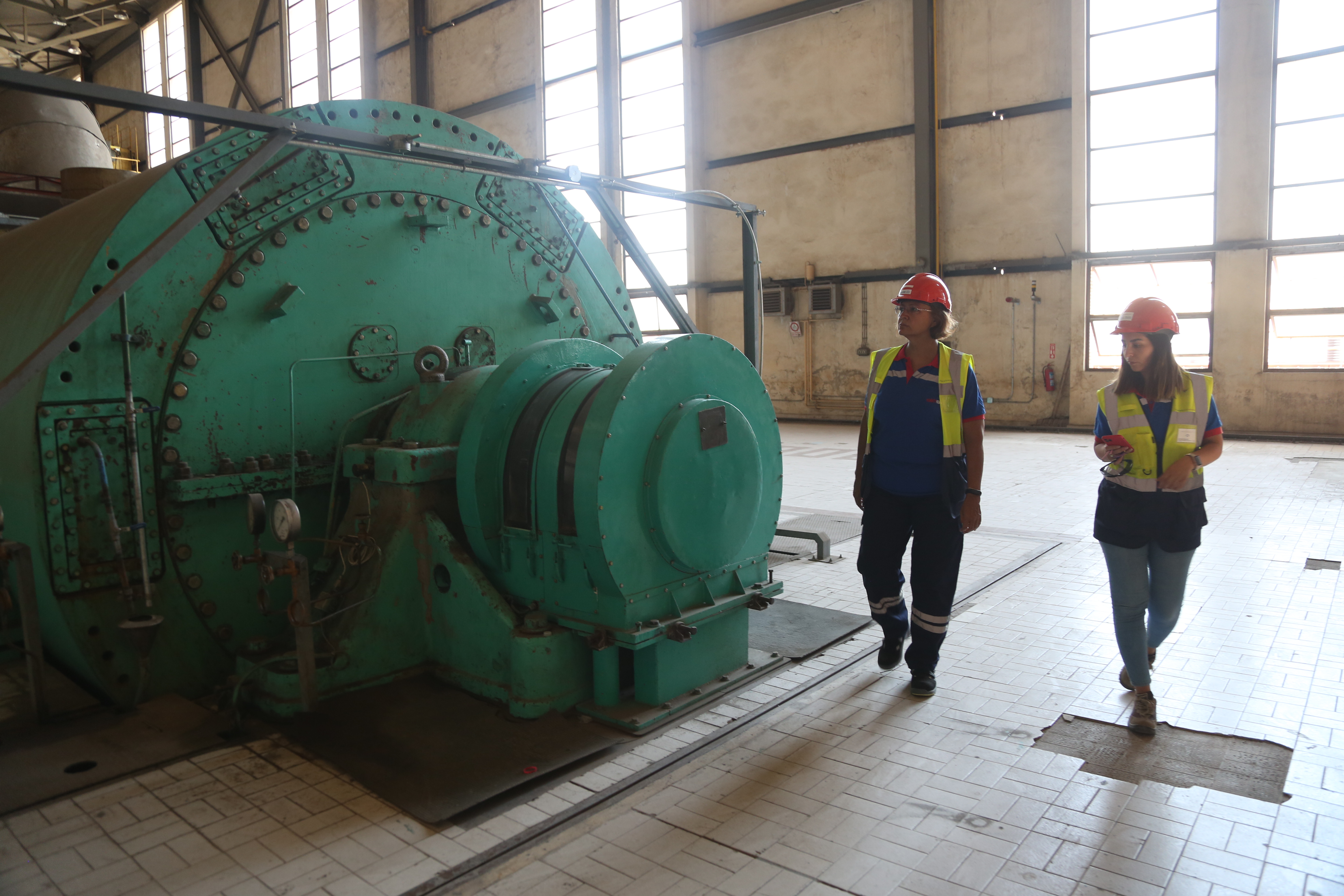 TERMİK SANTRALDE KADINLAR HER KADEMEDE ETKİN ROL ÜSTLENİYOR