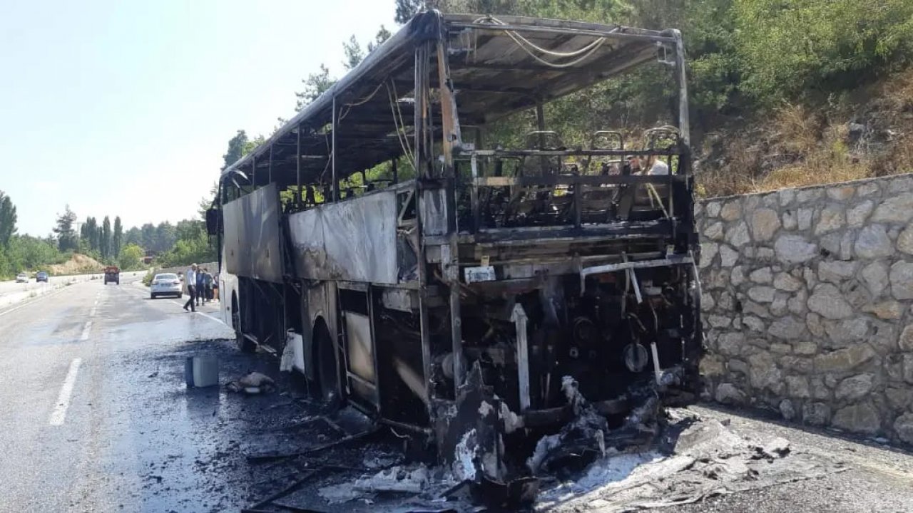 OTOBÜSTE ÇIKAN YANGIN SÖNDÜRÜLDÜ