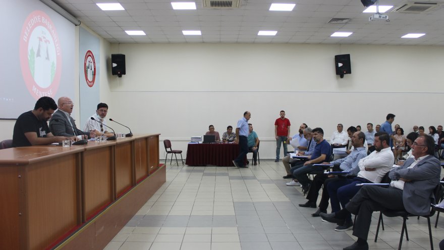 BELEDİYE MECLİSİNDE ÇİMENTO FABRİKASI GERGİNLİĞİ