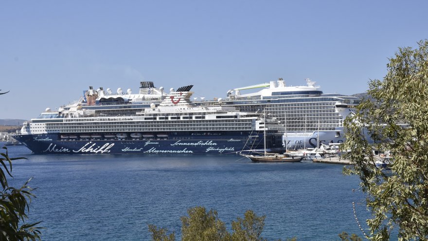 Bodrum'a 2 kruvaziyerle 5 bin 316 yolcu geldi