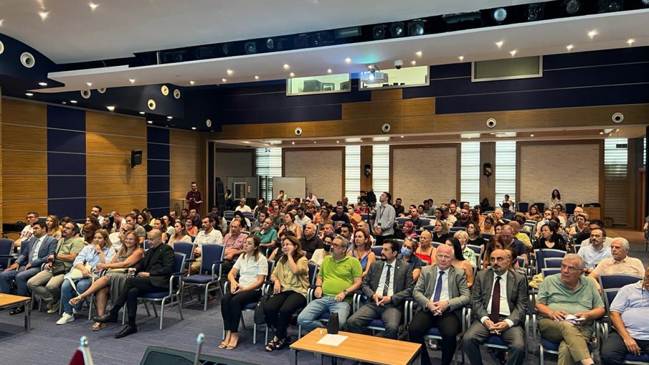 ECZACI ODASININ BİLGİLENDİRME TOPLANTISI MİTİNG HAVASINDA YAPILDI