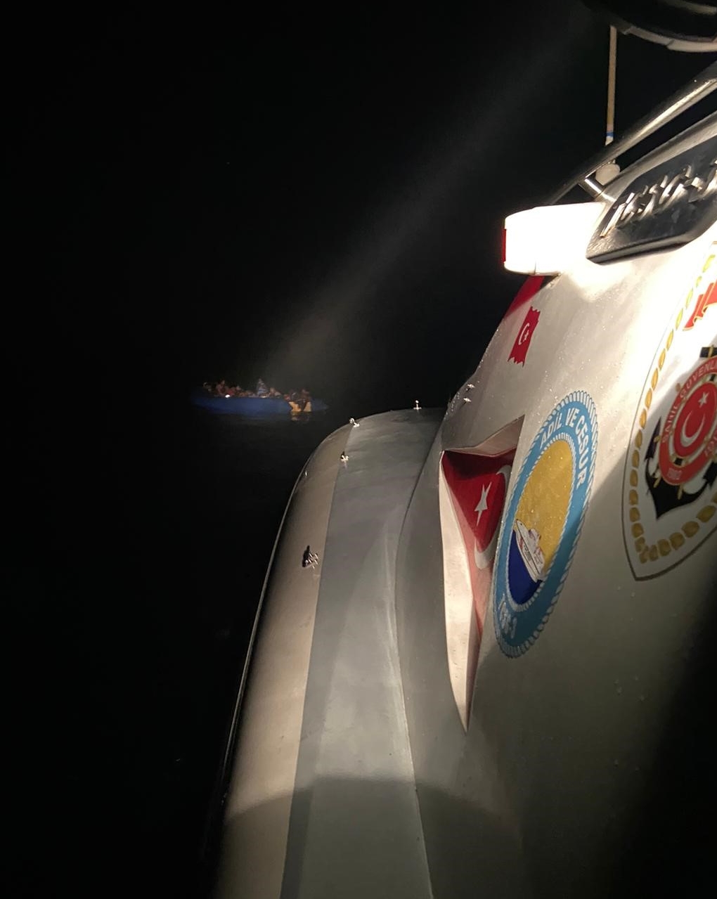 32 DÜZENSİZ GÖÇMEN KURTARILDI