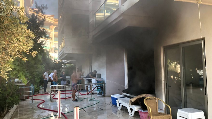 Marmaris'te ev ve depoda çıkan yangın söndürüldü