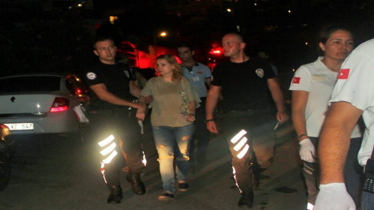 Çatıya çıkan turisti polisler kurtardı