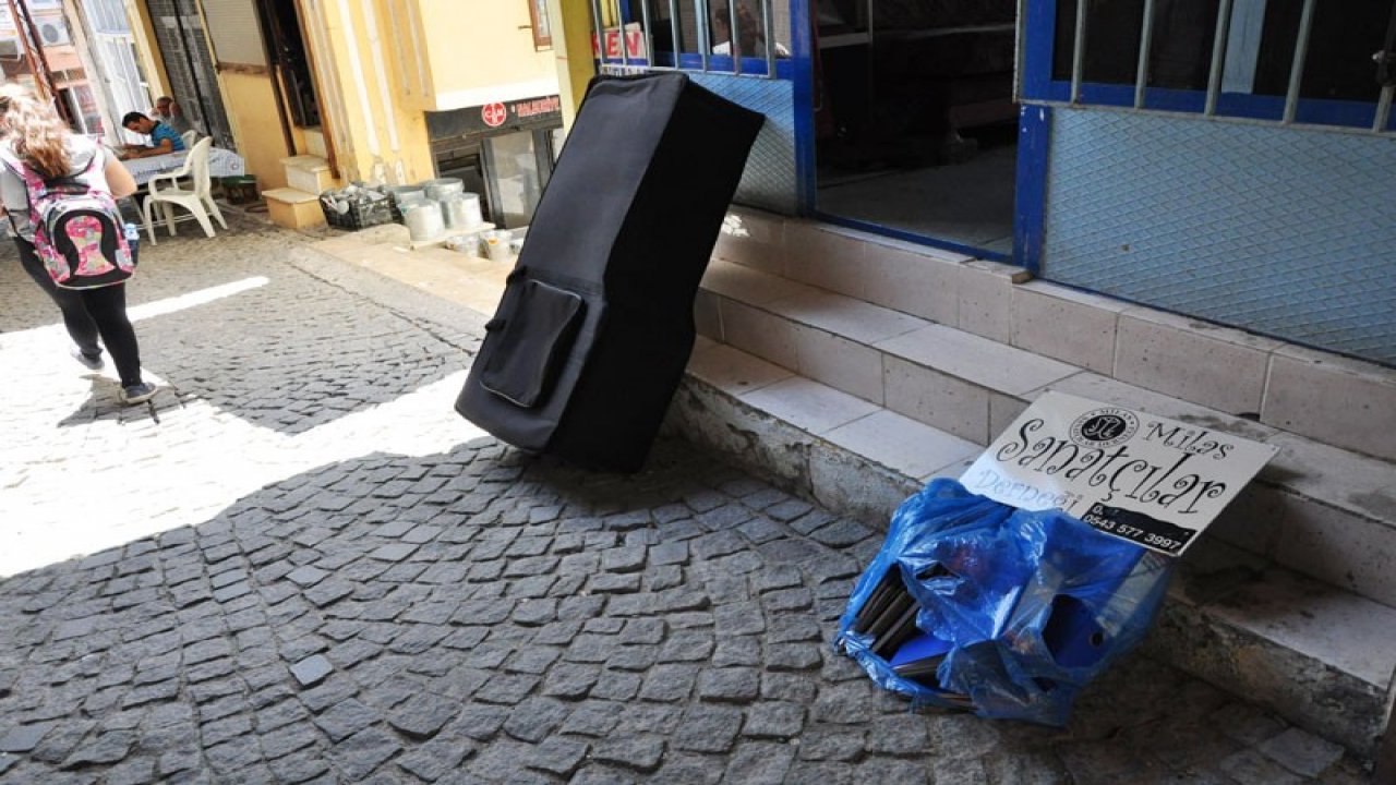 MİLAS'TA SANATÇILAR SOKAĞA ATILDI İDDİASI