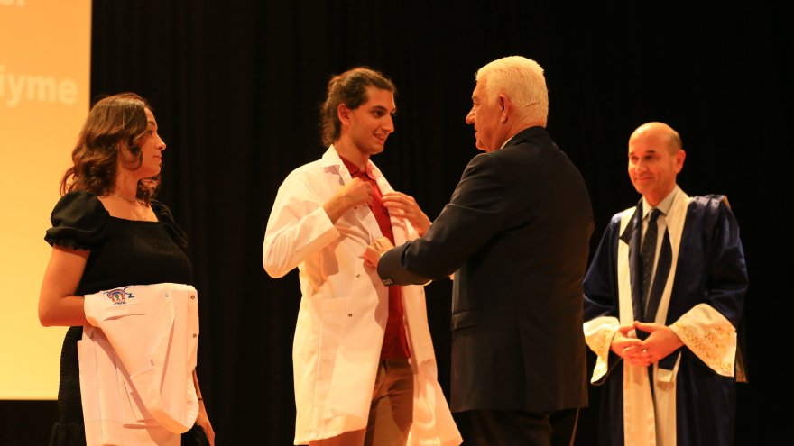 BAŞKAN GÜRÜN, BEYAZ ÖNLÜK GİYME TÖRENİ’NE KATILDI