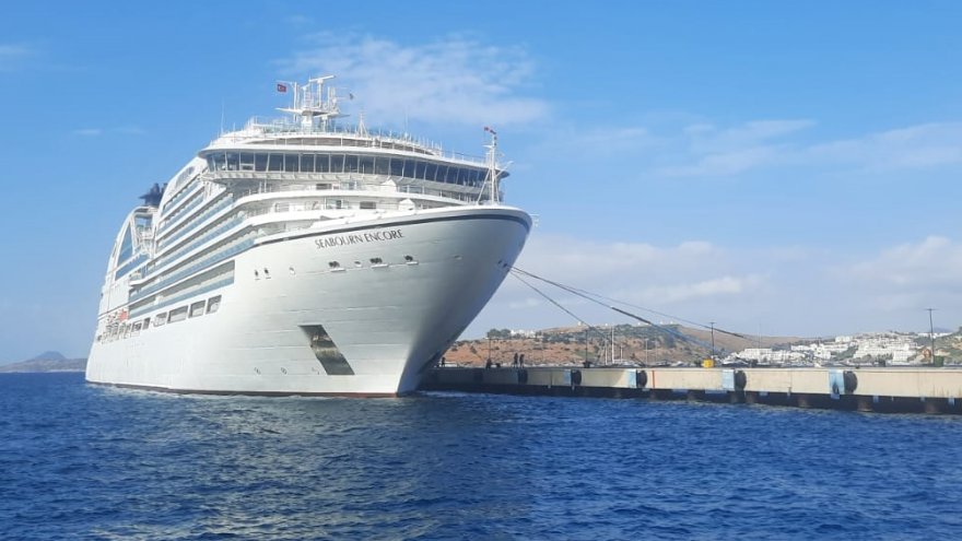 Bodrum'a lüks yolcu gemisi 
