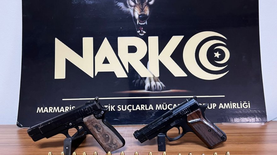 Otomobilde gizlenmiş 2 ruhsatsız tabanca ele geçirildi