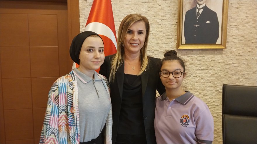 Eğitimlerini yarıda bırakan kız öğrenciler Kaymakam'ın çabasıyla yeniden okula başladı