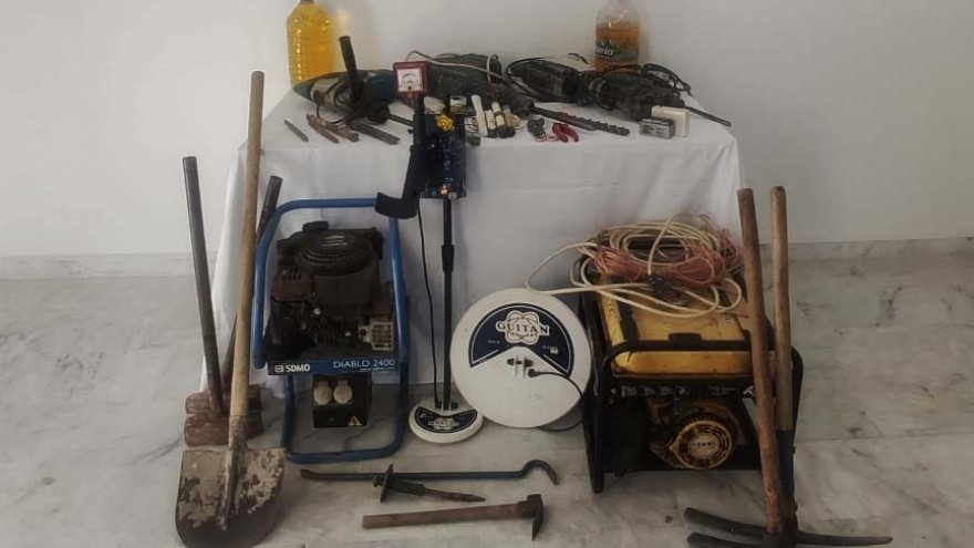 Sit alanında kaçak kazı yapan 2 kişi yakalandı