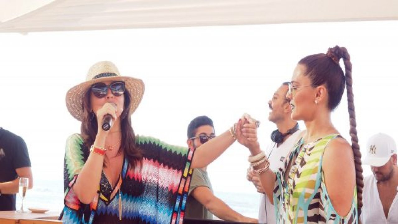 Hadise söyledi, Demet Akalın dans etti