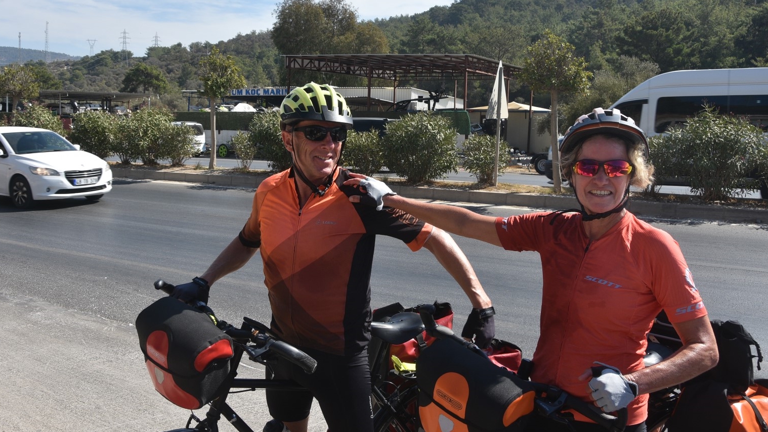İNGİLİZ BİSİKLETLİ GEZGİN ÇİFT TÜRKİYE'YE HAYRAN KALDI