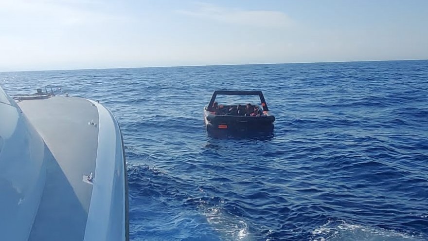 16 DÜZENSİZ GÖÇMEN KURTARILDI