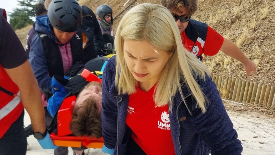  KALKIŞ SIRASINDA PİSTTE SÜRÜKLENEN YAMAÇ PARAŞÜTÜ PİLOTU YARALANDI