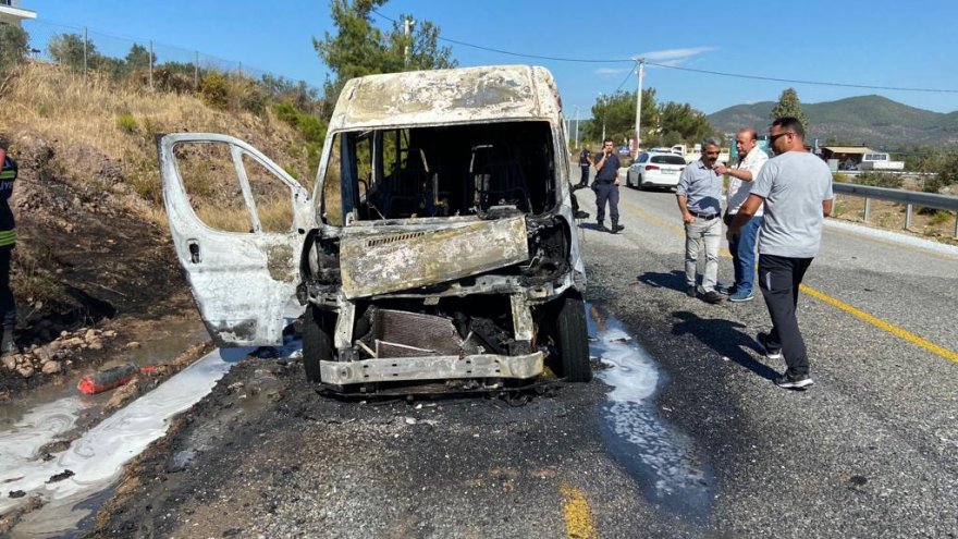 Öğrenci servisinde çıkan yangın söndürüldü