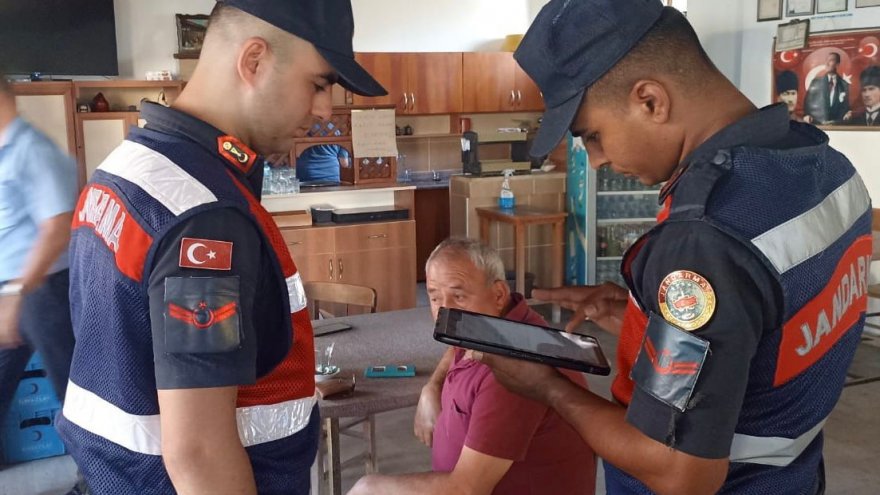 483 İŞ YERİ DENETLENDİ, 8 ŞAHIS YAKALANDI