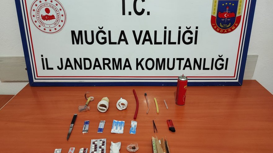 Yol kontrol noktasında durdurulan araçta uyuşturucu madde ele geçirildi