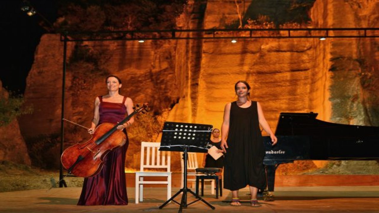 Başarılarını sahneye taşıdılar