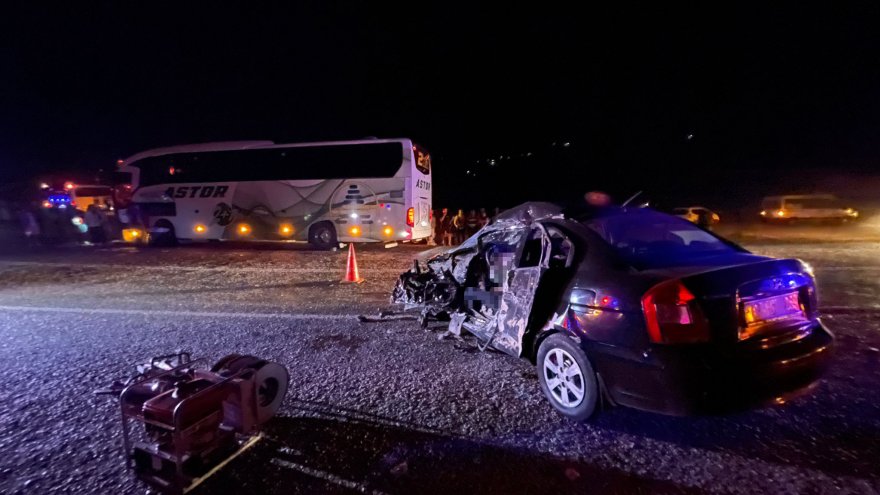 OTOBÜSLE ÇARPIŞAN OTOMOBİLİN SÜRÜCÜSÜ ÖLDÜ