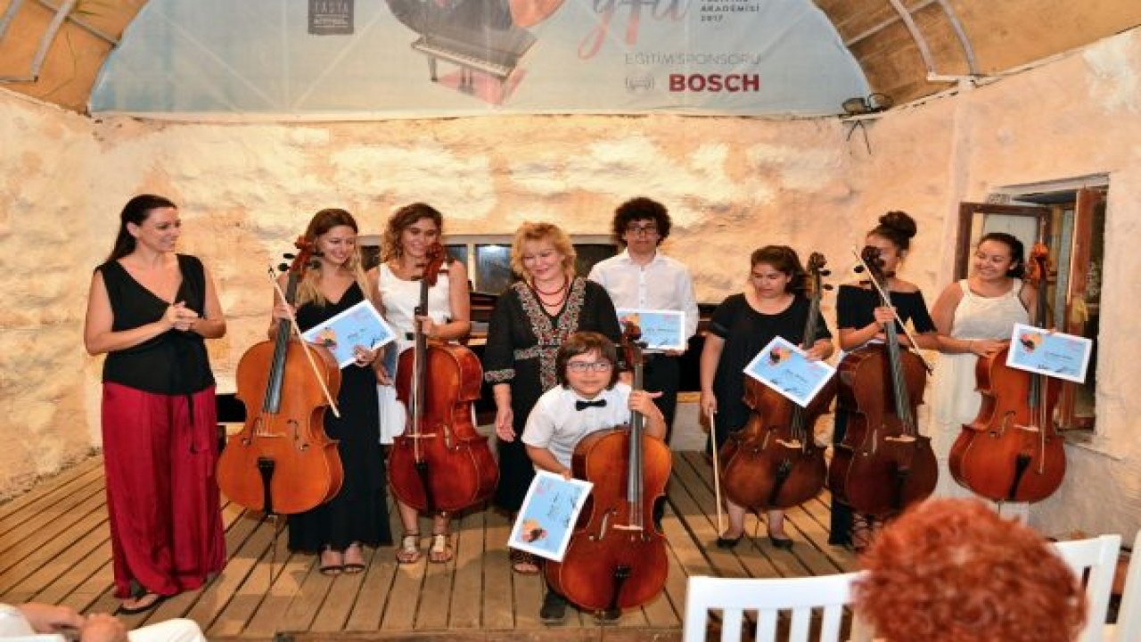 Viyolonsel öğrencilerinden konser