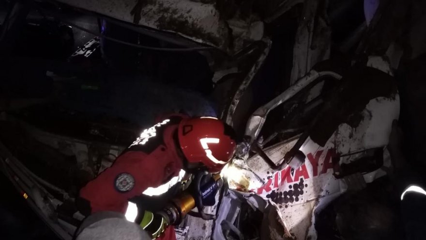 DEVRİLEN BETON MİKSERİNİN SÜRÜCÜSÜ YARALANDI