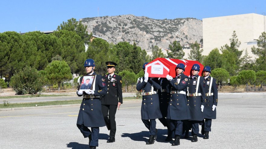  TRAFİK KAZASINDA YARALANAN UZMAN ÇAVUŞ HAYATINI KAYBETTİ