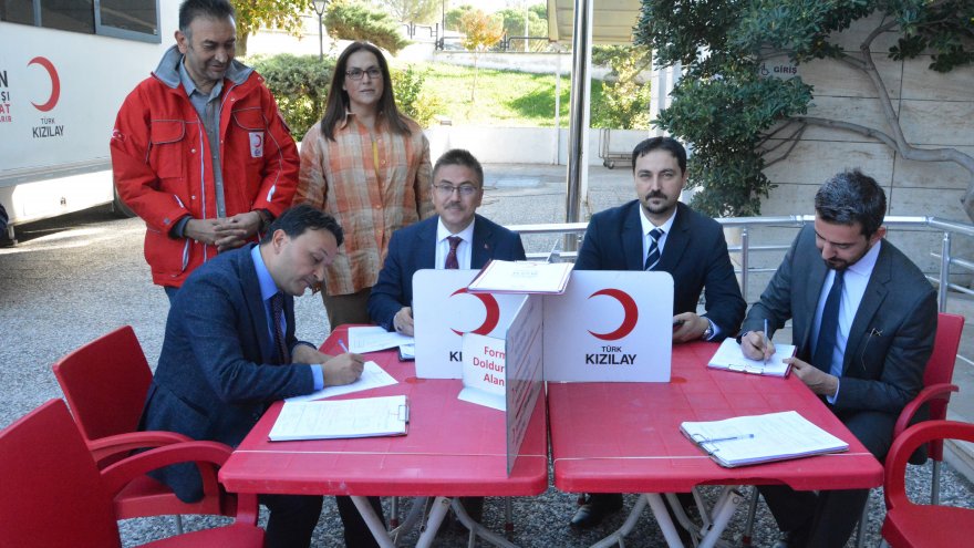 MUĞLA ADLİYESİ ÖNÜNDE KAN BAĞIŞI KAMPANYASI DÜZENLENDİ