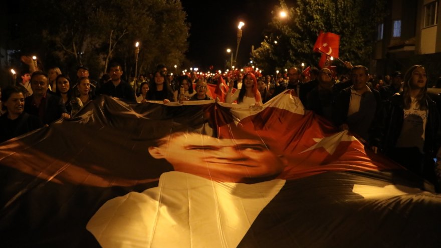 Cumhuriyet Bayramı dolayısıyla fener alayı düzenlendi