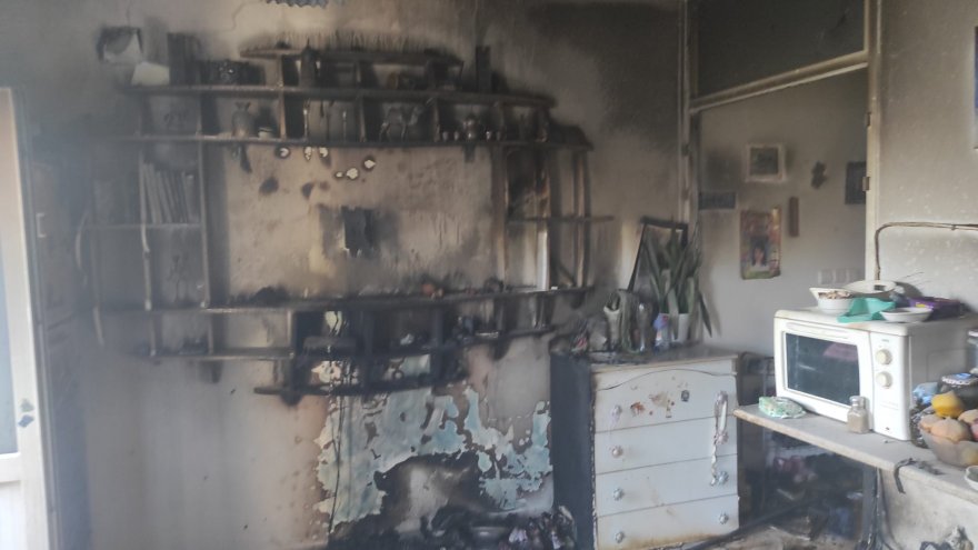 Evde çıkan yangın itfaiye ekiplerince söndürüldü