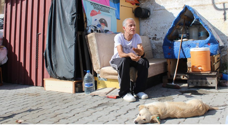 DERME ÇATMA YERDE YAŞAM SAVAŞI VERİYOR