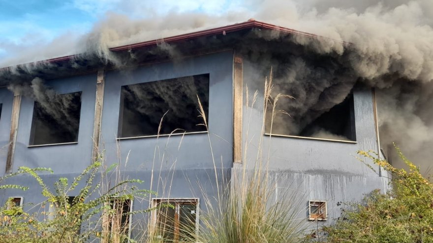 İki katlı binada çıkanda yangında hasar oluştu