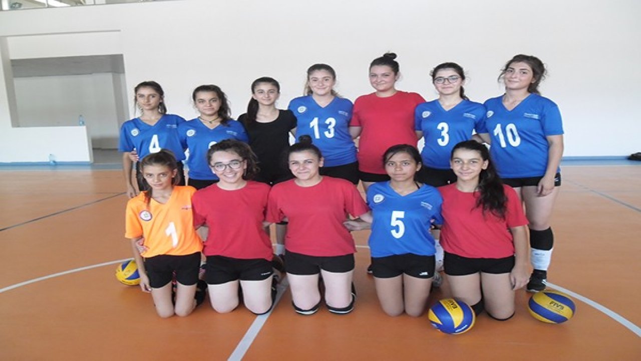 Bayan voleybolcular çalışmaya başladı