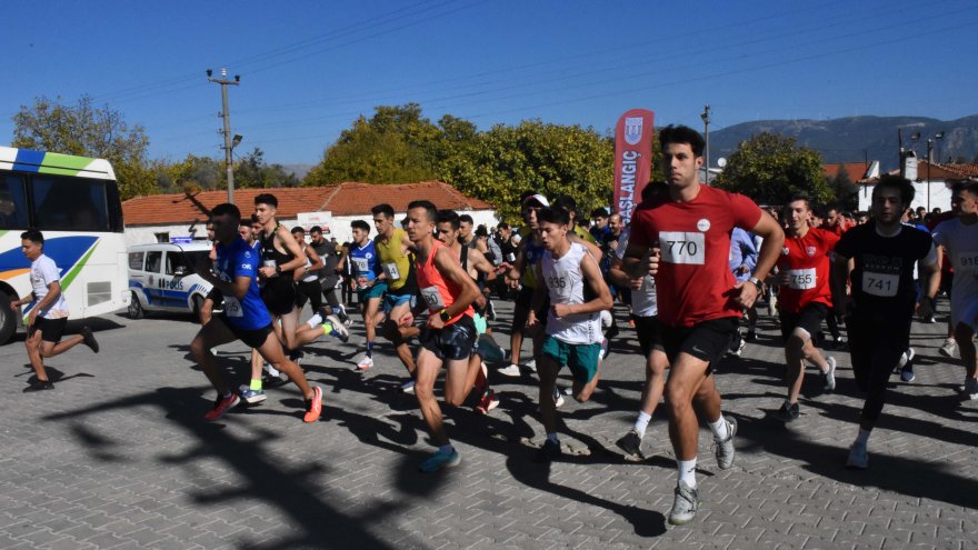 Atatürk'e Saygı Gençlik 29. Yol Koşusu yapıldı