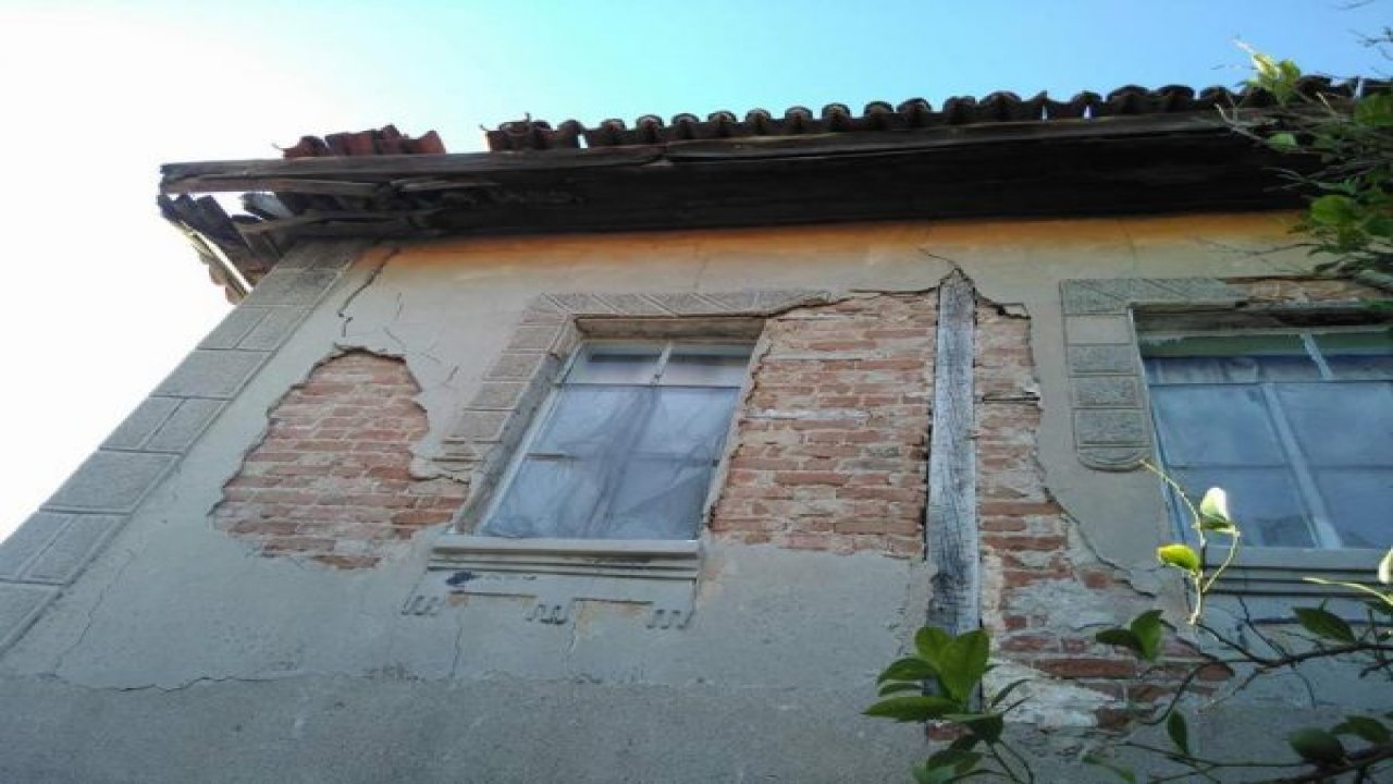 Metruk ev tehlike saçıyor