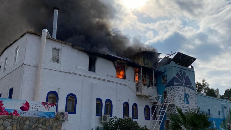 Otelde çıkan yangın paniğe neden oldu