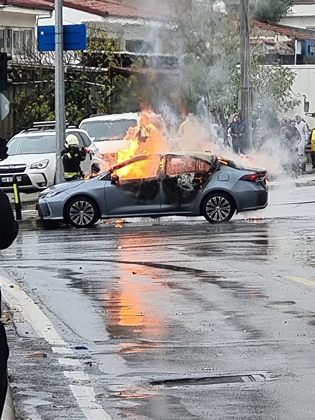 SEYİR HALİNDEKİ ARAÇ ALEV ALDI