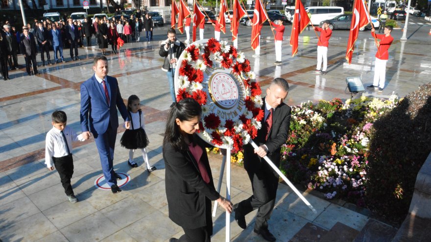 24 KASIM ETKİNLİKLERİ ÇELENK TÖRENİYLE BAŞLADI